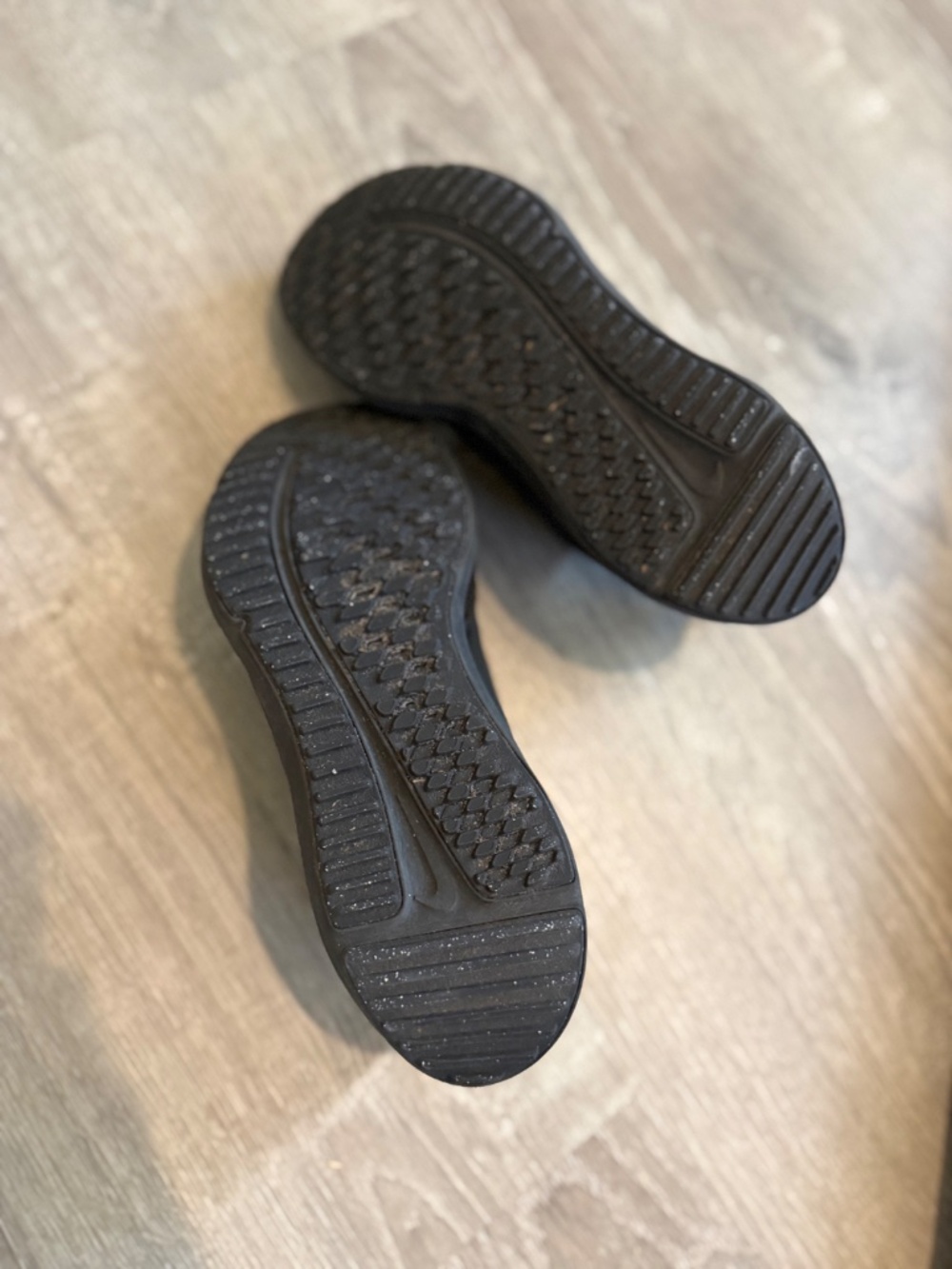 Nike Cosmic Runner Big Kids Triple Black Running Sneakers | Size 5.5 - Picture 5 of 6